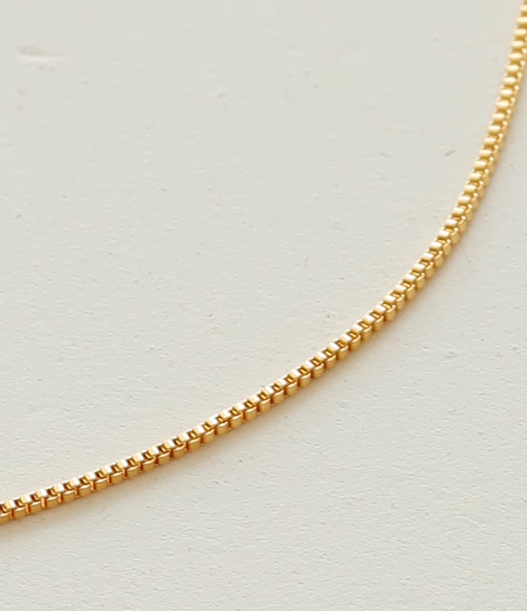 18K gold French designer light luxury titanium steel plated irregular gold bean necklace irregular lava high texture collarbone chain